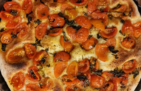Focaccia con tomates cherry