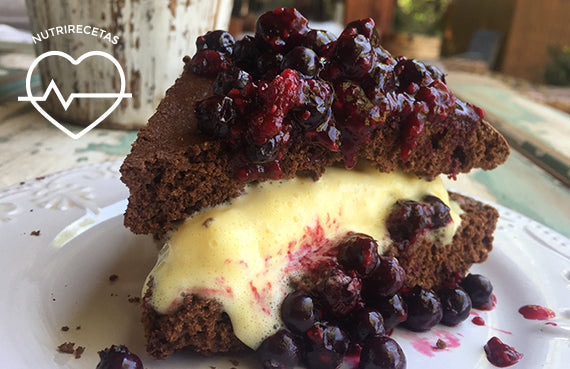 Torta de chocolate rellena con helado