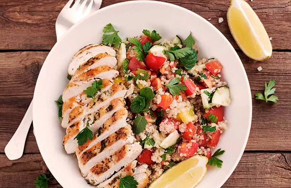 Pechuga de pollo con quinoa a presión