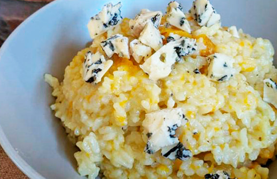 Risotto con zapallo y queso azul a presión