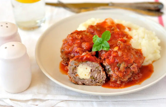 Albóndigas rellenas con queso a presión