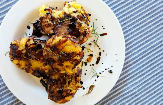 Papas asadas con aceto balsámico y romero