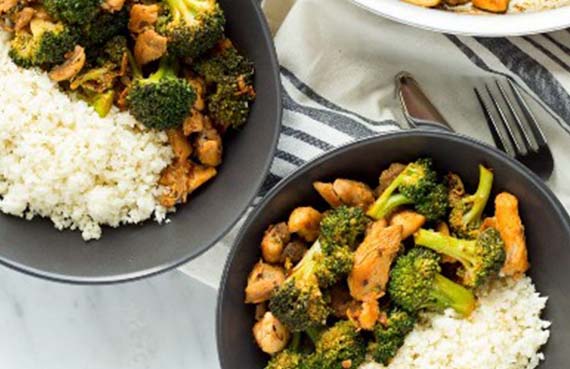 Arroz con pollo y brócoli a presión