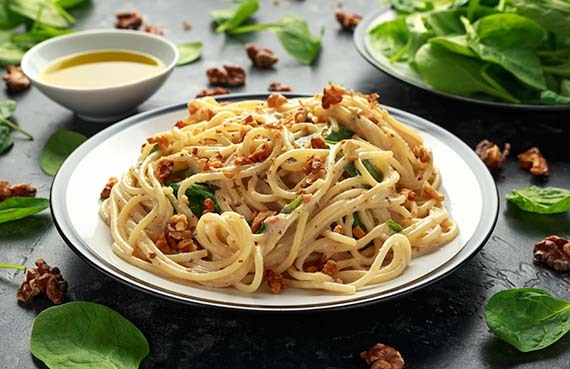 Pasta cremosa con atún y nueces a presión