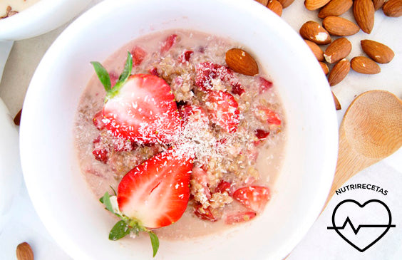 Porridge de avena, plátano y frutilla