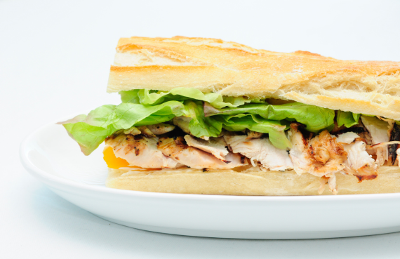 Sandwich de pollo César