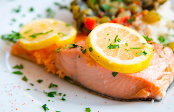 Salmón pochado