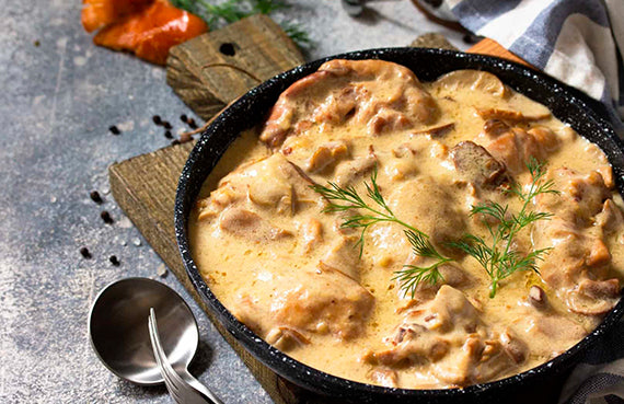 Pollo en salsa cremosa de mostaza y puerro