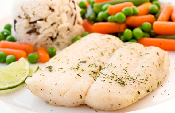 Reineta al vapor con verduras y arroz pilaf con almendras