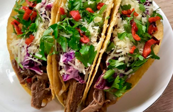 Fajitas con filete, jalapeño y repollo