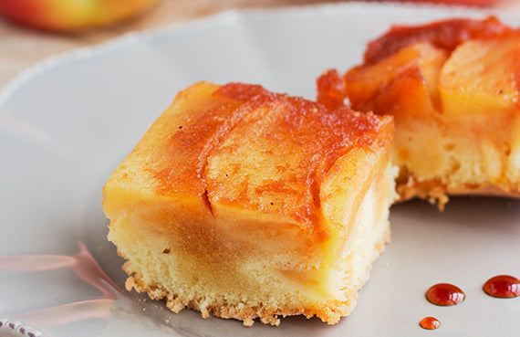 Bizcocho relleno de manzanas y canela