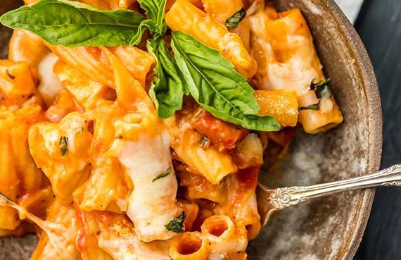 Pasta con pollo a la parmesana