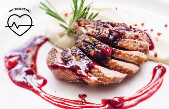 Pavo relleno con salsa de cranberries