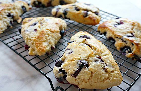 Scones de chocolate blanco y arándanos