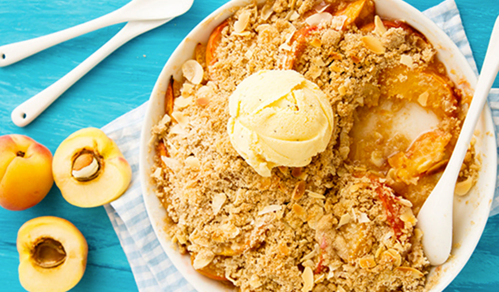 Crumble de duraznos y moras