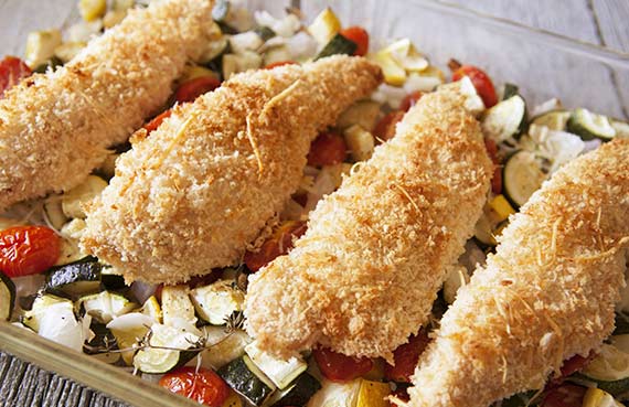 Pollo parmesano con salsa de hierbas