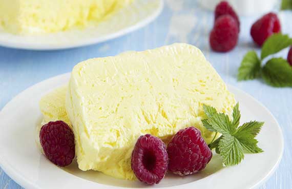 Postre helado de limón o helado de invierno