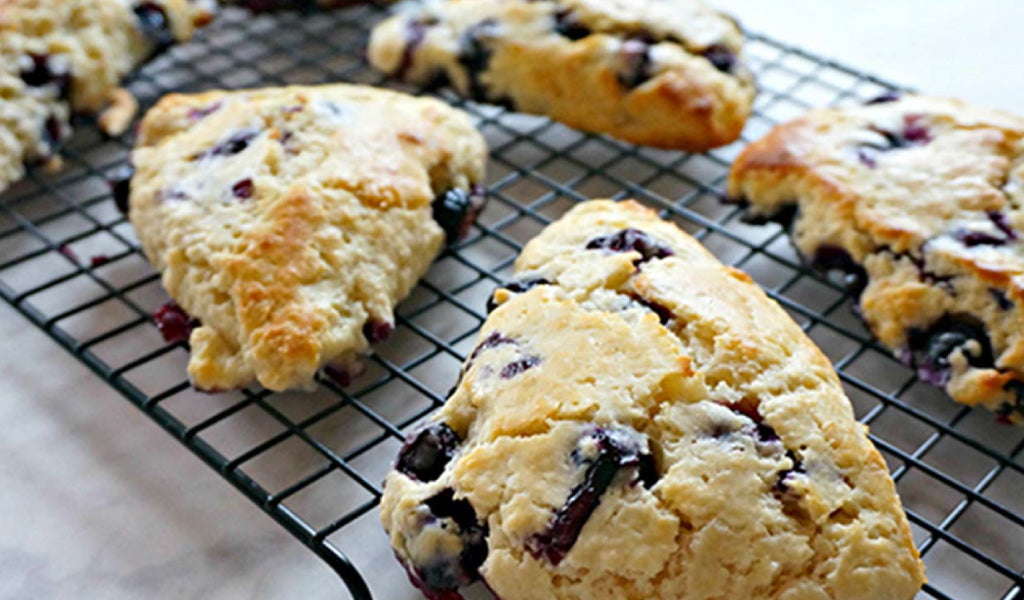 Scones de chocolate blanco y arándanos