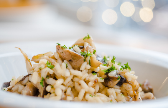 Risotto de pollo y champiñones